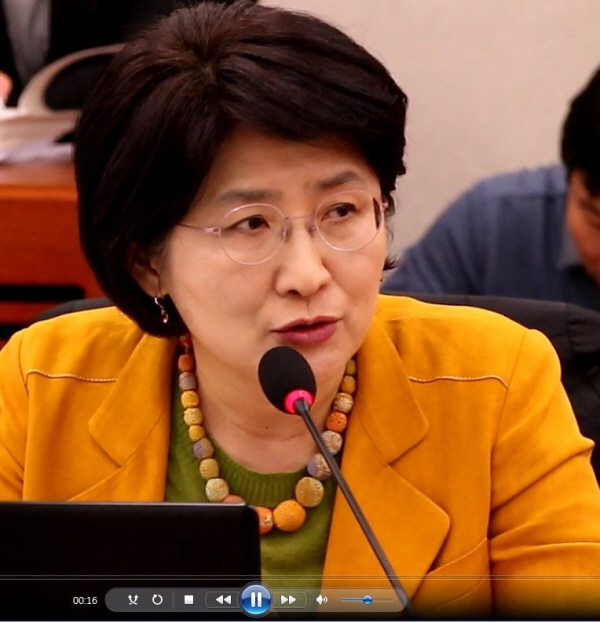 박주현 의원이 변동직불금과 관련해 질의하고 있다.