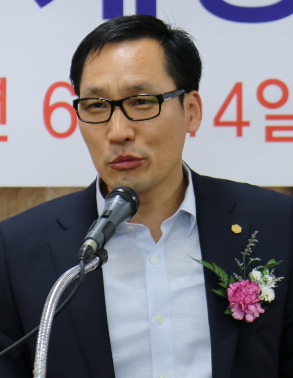 김성민 한국마트협회장이 가락시장에 시장도매인 도입을 촉구하고 있다.