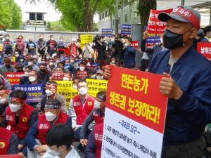 돼지열병 방역협조 농가 "당장 재입식 허용하라"